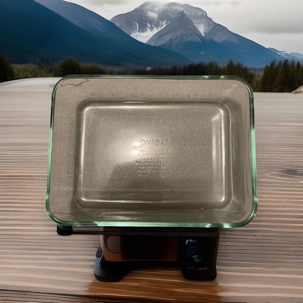 Vintage Pyrex 7210 3 cup Dash 750 ML rectangular glass green Tint Dish